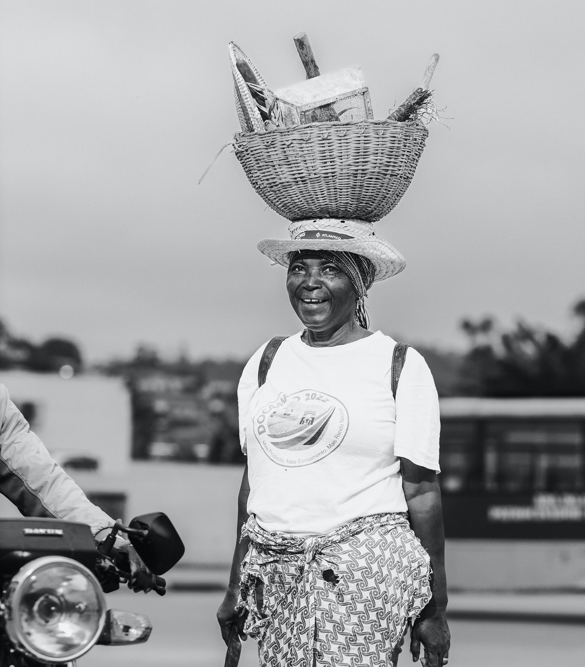 Twelve women, united by courage and by the memory of a legacy, created Café de Amboim – under the Impossible Coffees label.